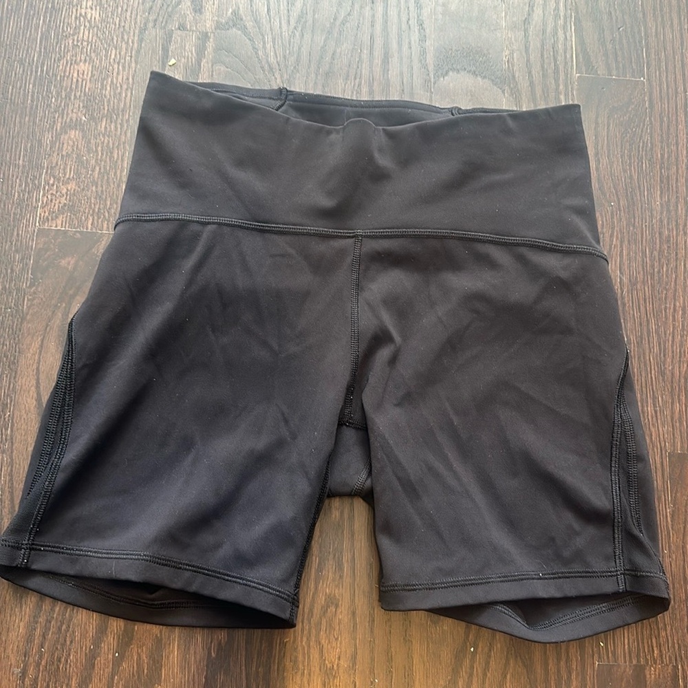 Lululemon Train Times Short *6" in black size 8